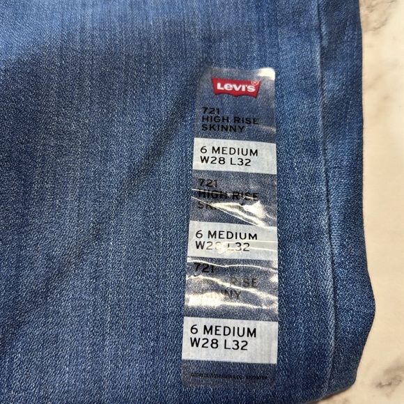 24 HR SALE ONLY Levi’s High Rise Hypersoft Jeans - Picture 6 of 6